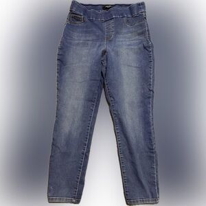 Nine West Pull On Jeans stretch jeans in excellent condition size 8 inseam 25”